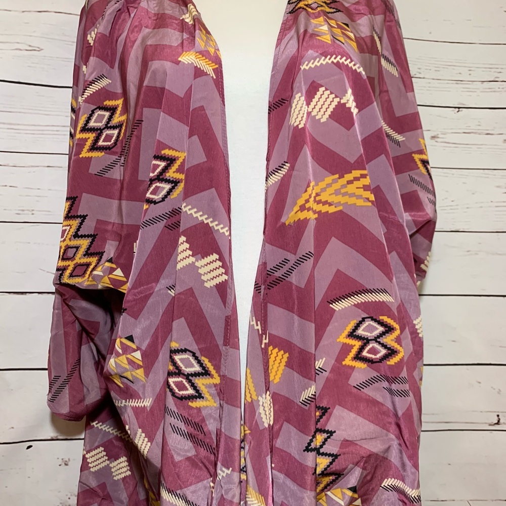 😍LuLaRoe Lindsay Kimono😍